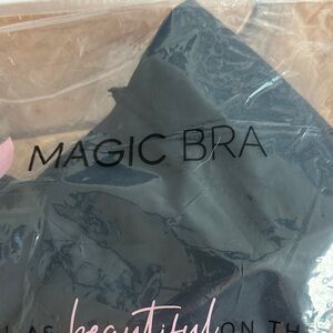 Magic Bra in Black strapless